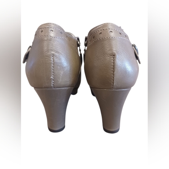 Lorenzo Mari EUC Leather Pumps Light Sage Size 6 - Picture 5 of 7